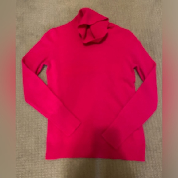 White + Warren Essentials cashmere turtleneck. - Picture 2 of 6